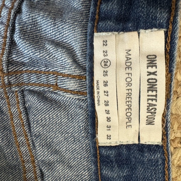 One X One Teaspoon Harlets High Rise Exposed Button Fly Jean Shorts 24 - Picture 12 of 13